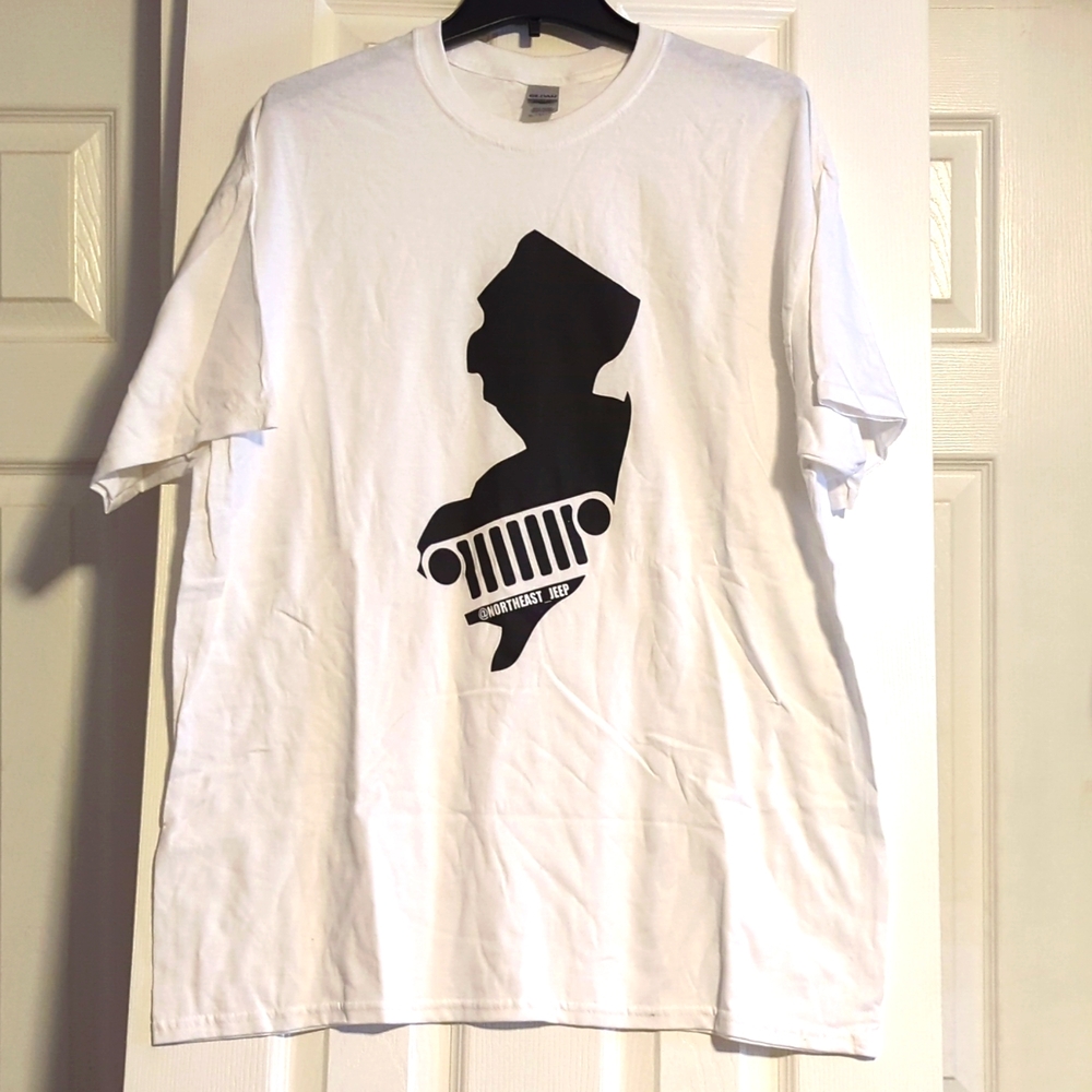 NWOT white screen printed Northeast Jeep/New Jersey short sleeve Gildan t-shirt